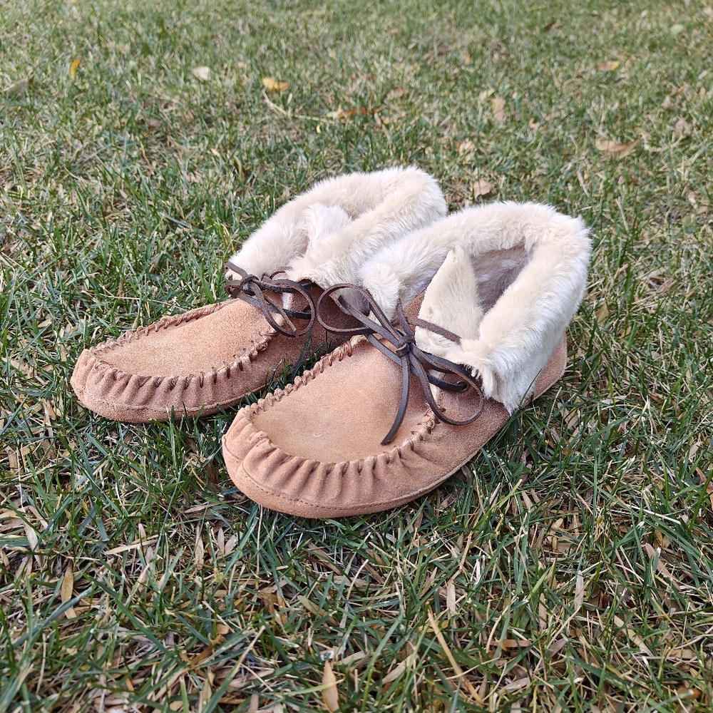 Moccasin slippers size 9M Womens NWOT